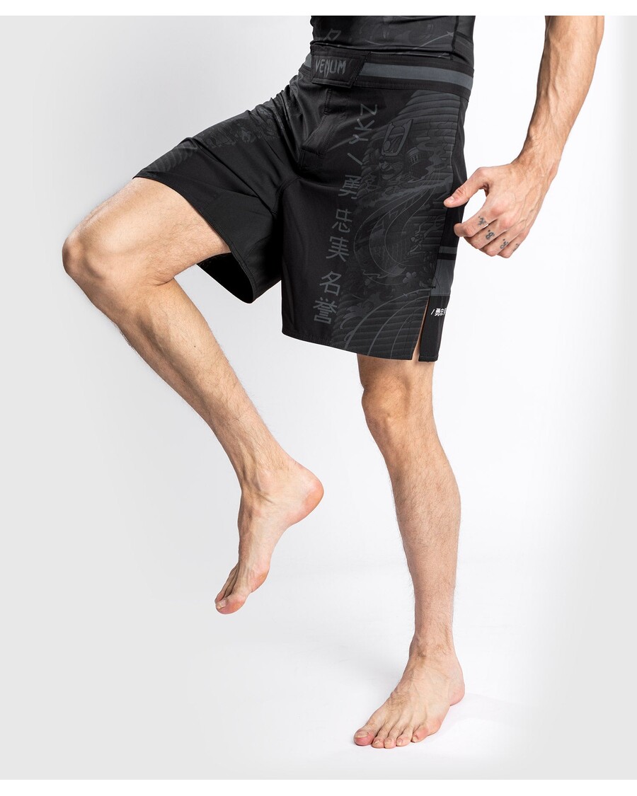 Venum YKZ21 Fightshorts – Black/Black